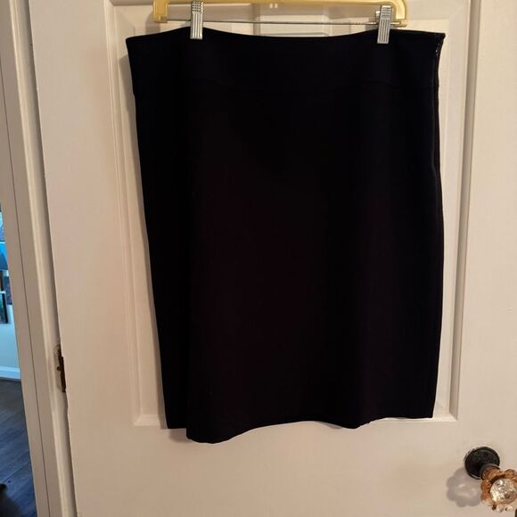 Chaus‎ Black skirt size 16. Back slits. Zipper and hook and eye on the side. - Picture 1 of 8